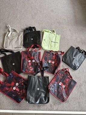 Lululemon Logo big Tote Bags